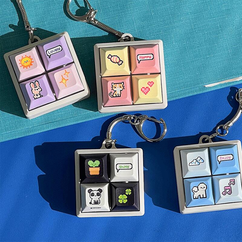 【商品名】 ピクセルアート・四角 青軸キーキャップ キーホルダー キーリング デザイン12種類 【材質】 PC 【製造元】 ROMANE 【原産国】 韓国 【ご注文の際、ご注意ください】 ・機種やデザインの選択間違えにご注意ください。 ・送付先の住所を今一度お確かめください。 ・PCやスマホの設定等の環境の違いにより、実物のカラーに差異が生じる場合があります。