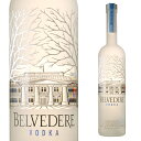 BELVEDERE VODKAかつて王族が住んでいた『ベルヴェデール宮殿』にちなんで名づけられたベルヴェデール。厳選されたダンゴウスキー・ゴールド・ライ麦と、掘抜き井戸から汲み上げた超軟水のみから造られる。4回の蒸留を施し、さらに33回の品質管理検査が重ねられて、洗礼されたラグジュアリー・ウォッカが作り出されます。上質なベルベットのように滑らかでピュアな味わい、かすかなバニラの香りにスムーズな口当たりは、悦楽と感動をご提供します。かすかなバニラの香りと穏やかでやわらかなクリームの香りを持ち、リッチでまろやかな舌触りが醸し出す豊かでまろみのある味わいが特徴。時間と共にほのかなホワイトペッパーとスパイスが加わり、甘さと辛さがまじりあう。ほどよい長さで残るアーモンド、クロテッドクリーム、そしてかすかなブラジルナッツでフィニッシュ。-----------------------------------------------------------------------【産地】ポーランド【生産者】MHD【度数】40度【容量】750ml-----------------------------------------------------------------------お酒 引越し 挨拶 就職祝い 退職祝い 結婚祝い 新築祝い 快気祝い 全快祝い還暦祝い 長寿祝い 内祝い開店祝い お返し 手土産 ディナーパーティ 誕生日 ギフト 引出物 記念品 ゴルフコンペ 御中元 お中元 お歳暮 御歳暮 暑中見舞い 残暑見舞い 年末年始 お正月 父の日 母の日【ギフト包装はこちら】