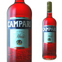 CAMPARI1860年代、ガスパーレ・カンパリ氏がミラノのドゥオモ広場に出店した「カフェ・カンパリ」で提供したリキュールは甘美でありながら心地良いほろ苦さのある風味が大評判を呼び、ミラノっ子から親しみをこめて「ビターカンパリ」と呼ばれました。その後、息子のダヴィデ氏へ引き継がれ、そのリキュールは家名をとって正式に「カンパリ」と改名されました。ビターオレンジ、キャラウェイ、コリアンダー、りんどうの根など30種類以上のハーブを配合して造られる、独特のほろ苦い味わいと鮮やかな赤色が特長で、世界190か国以上で愛飲されるハーブリキュールの代表格です。【カンパリの商品一覧はこちら】----------------------------------------------------------------------- 【産地】 イタリア 【生産者】 ダヴィデ カンパリ社 【度数】 25度 【内容量】 1000ml -----------------------------------------------□お酒 引越し 挨拶 昇進祝い 退職祝い お返し 還暦祝い 手土産 ディナー 就職祝い 男性 女性 父 母 彼氏 彼女 ギフト 内祝い 退職 お礼 誕生日 プレゼント 結婚祝い リキュール 通販 楽天結婚引出物 結婚内祝い 結婚御祝い 快気祝い 全快祝い 新築内祝い 上棟祝い 長寿祝い 就職内祝い 他各種内祝い・お返し 新築祝い 初老祝い 古稀祝い 喜寿祝い 傘寿祝い 米寿祝い 卒寿祝い 白寿祝い 長寿祝い お返し お中元・お歳暮 年始挨拶 ゴルフコンペ 記念品 賞品 暑中見舞い 残暑見舞い 【ギフト包装一覧はこちら】