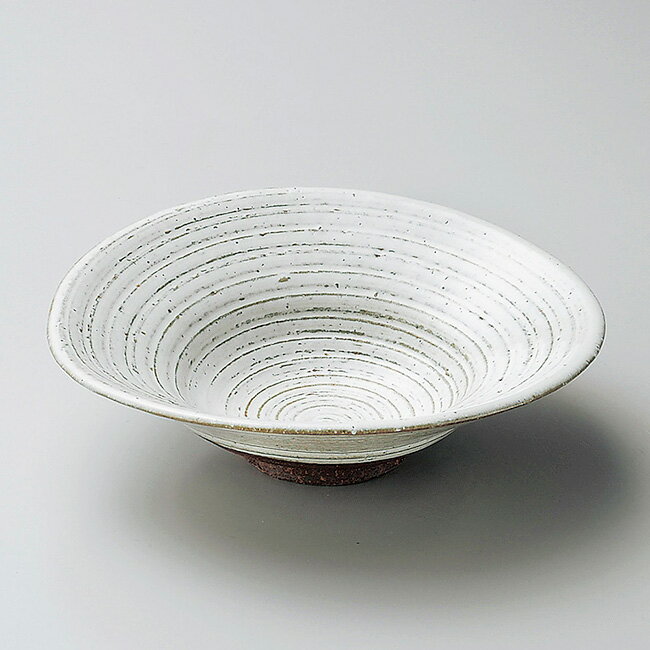 和食器 土物白釉クシ目ひねり鉢 18×17.5×5cm 中鉢 ボウル サラダ おかず おうち うつわ 陶器 カフェ おしゃれ 軽井沢 春日井