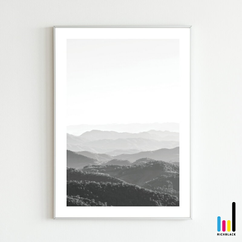 山 モノトーン ポスター [ A2 ] マウンテン キャンプ アルプス インテリア ショップ 雑貨 写真 プリント モノクロ 白黒 シンプル 自然 大判 特大 フレーム ナチュラル インテリアアート 壁掛け おしゃれ 男前インテリア
