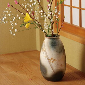 【花瓶】正月の花飾りにおすすめ！人気のフラワーベースは？
