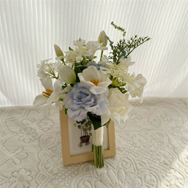 ホワイトブルーブーケカラー白薔薇チューリップ花束ブーケブーケウェディングブーケ/造花ブーケ/ブライダルブーケ/ラウンドブーケ/トスブーケ/結婚式/花束卒業入学壮瞥父の日お中元ひな祭り桃の節句誕生日花ギフトお供え開店祝い