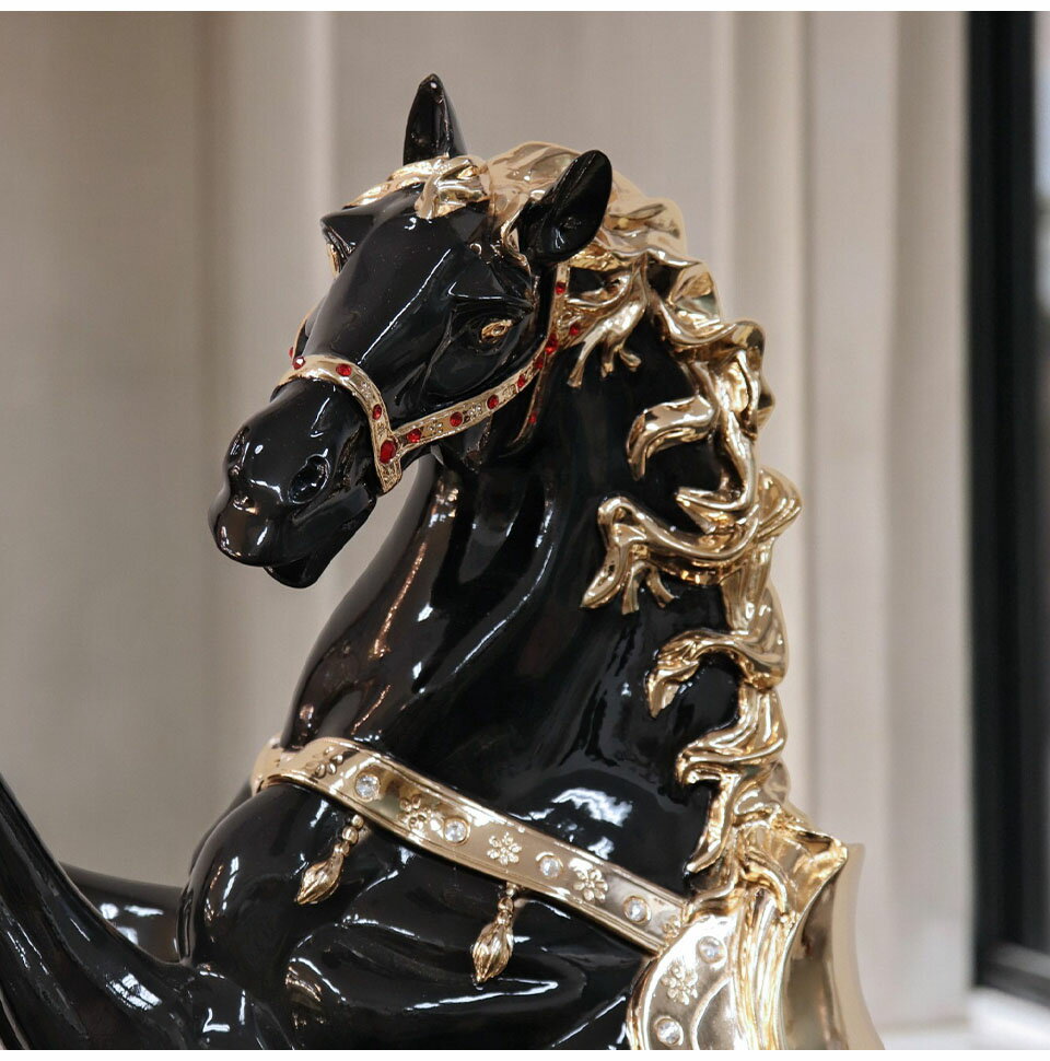 [P2倍]10月27日(木)9:59まで 跳ね馬 置物 馬の置物 幅58cm 開運 風水 立ち馬 黒馬 オーナメント インテリア 高級 キラキラ 縁起 うま 玄関 縁起物 シルバー 黒 ブラック 陶器 [3]