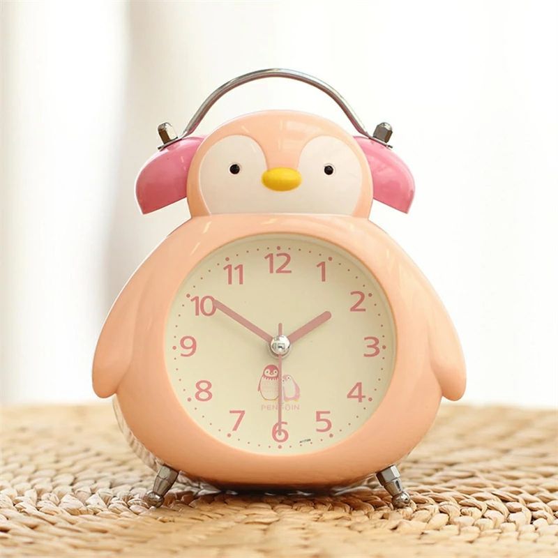 Rakuten - 目覚まし時計 ペンギン 子供 大音量アラーム 金属 かわいい アナログ 光 連続秒針 電池式 ツインベル 新学期・子供の日・誕生日 プレゼント 置き時計 インテリア うるさいアラーム ナイトライト ブルー ピンク