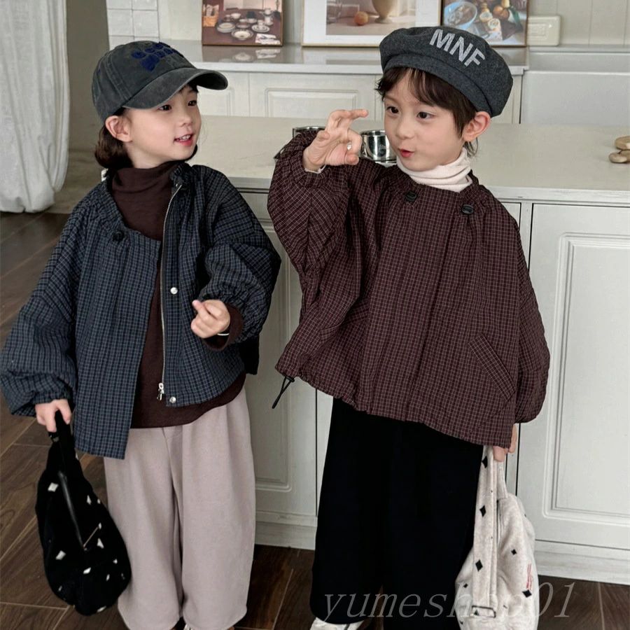 子供の春の新しいししゃく格子コート男女の赤ちゃんの短いパン服ジャケト