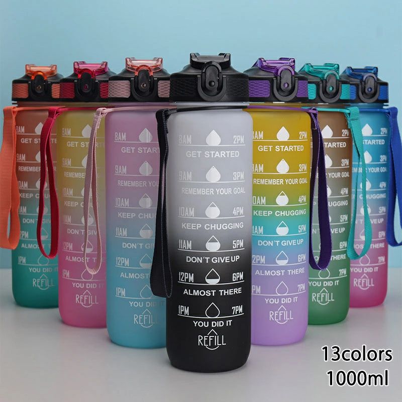 目盛り付き】水筒 1L ウォーターボトル ストロー付き水筒 タイムマーカー 携帯便利 高密封性 漏れ防止 大容量 軽量 子供 キッズ レディース メンズ おしゃれ 直飲み 女の子 おしゃれ スポーツ かわいい プラスチック スポーツボトル 部活 通学通勤 ギフト