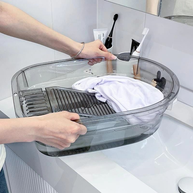 この製品について効率的な洗浄：手洗い用の洗面器を使用すると、衣類を手洗いするのがより簡単かつ効率的になり、衣類を常に清潔に保つことができます。内蔵洗濯板: この洗面台には内蔵洗濯板が付いており、追加の道具や設備を必要とせずに簡単に衣類を拭く...