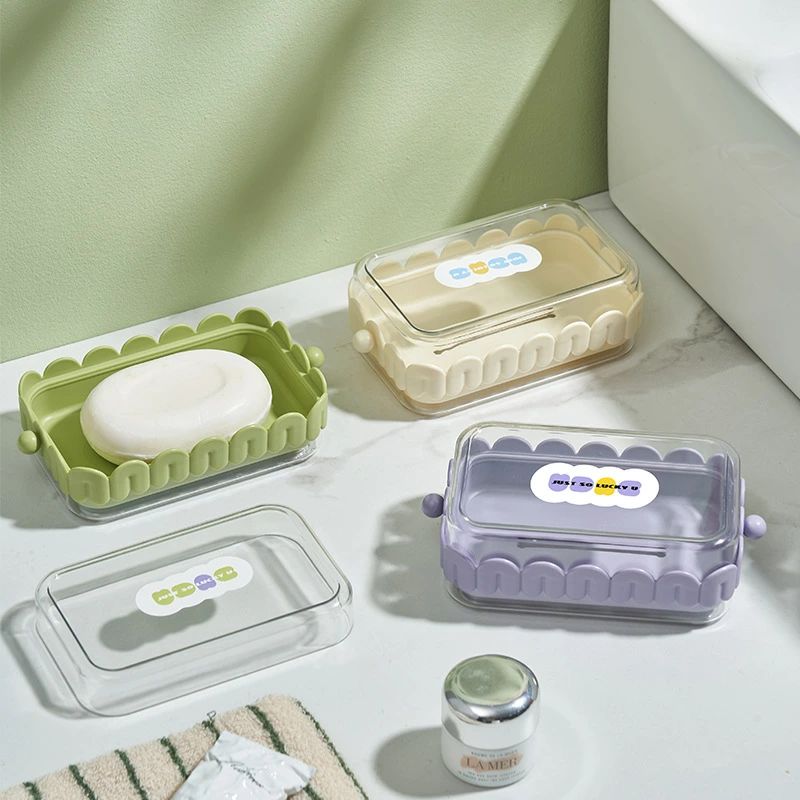 厚みのある透明なソープディッシュ、二層デザインのソープディッシュ、高見えするPET素材のソープボックス、蓋付き防水ソープディッシュ、大容量の石鹸収納ボックス、水切り可能なソープディッシュ、ポータブルで実用的なソープディッシュ
