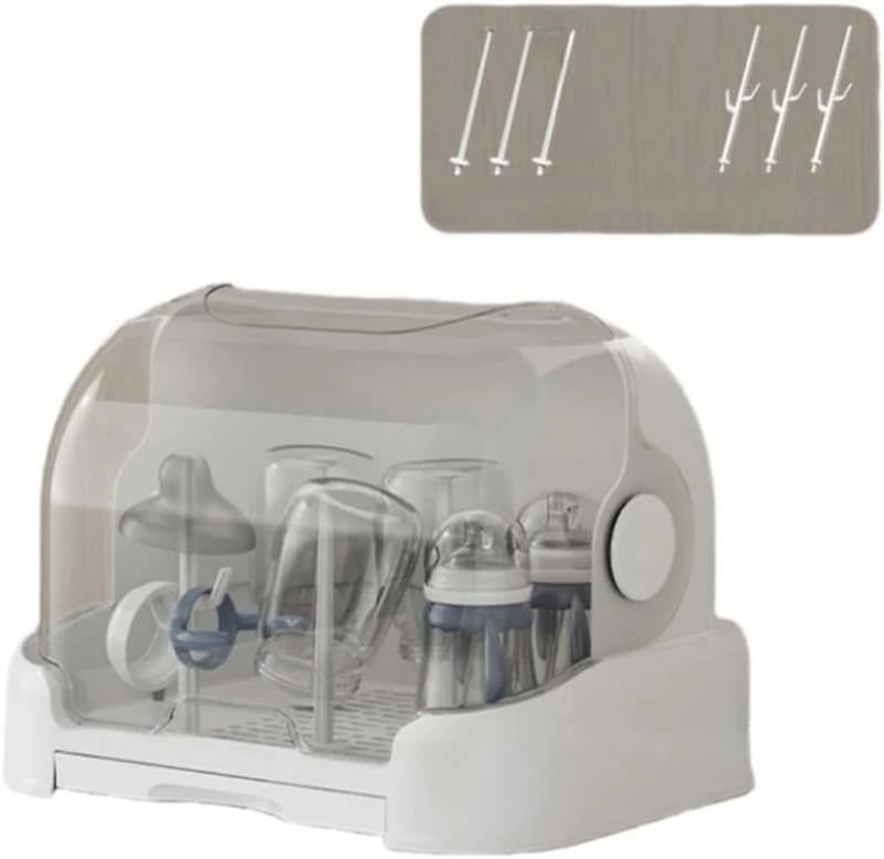 【材質】材質は丈夫で耐久性があり、PPを厚くし、密封性が強く、使いやすく、省スペース、滑らかな縁で、手を磨かません。【大容量】哺乳びんセットをたっぷり収納！哺乳瓶乾燥ラックで保管も簡単！哺乳瓶の部品や任意のサイズの母乳授乳装置、ストローカップ、乳首、搾乳器の部品などの小さなサイズのものを収納できます。【快適なお手入れ】取り外し可能な水トレイ付きで、お手入れも簡単！取り外し可能で、ひっくり返すことができるドリップパッドは、水を受けたりタンクに流すために設置できます。トレイを引き出して空にするだけで、余分な水を数秒で取り除くことができます。ケースを乾燥させ、細菌・カビの発生を防ぎます。【防塵】透明な蓋で中身が一目瞭然です。洗浄された哺乳瓶、食器を埃や虫の付着からしっかり守り、より衛生的に使える。スライド式引き出し，片付けやすいです。【機能 2 in 1】厚く固めし、耐久性に優れています。哺乳瓶の乾燥ラックでもあり、ベビー食器の収納ケースでもあります。0 ~ 5歳の子供の食器収納に適しています。持ち運び便利，軽量かつコンパクトで、外出先でも使えます！