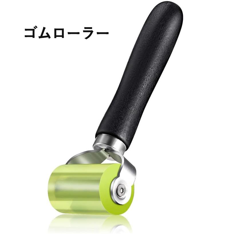 【製品の内容】製品名 : カーオーディオ防音ホイール、重量 : 130g，カラー：グリーン，1個セット。【耐久性と素材】高品質のゴムを使用しており、繰り返し使用しても変形しにくい耐久性を備えています。塗装用具としても利用可能で、塗料のムラを防ぎます。【商品の特徴】このゴムローラーは、圧着作業に最適な消音塗布ローラです。カーオーディオの遮音材や壁紙貼り、内装工事など、さまざまな用途で使用でき、滑り止め効果も備えています。【使いやすさ】ゴム製のローラー部分が均一な圧力をかけられるため、気泡やシワを防ぎながら、しっかりと素材を密着させます。片手で簡単に操作でき、初心者でも扱いやすい設計です。【主な用途】自動車用遮音材（遮音マット・断熱マット）の貼り付け、内装工事、壁紙施工、DIY作業などに適しています。特に、カーオーディオの防音対策や車内の騒音低減に効果的です。