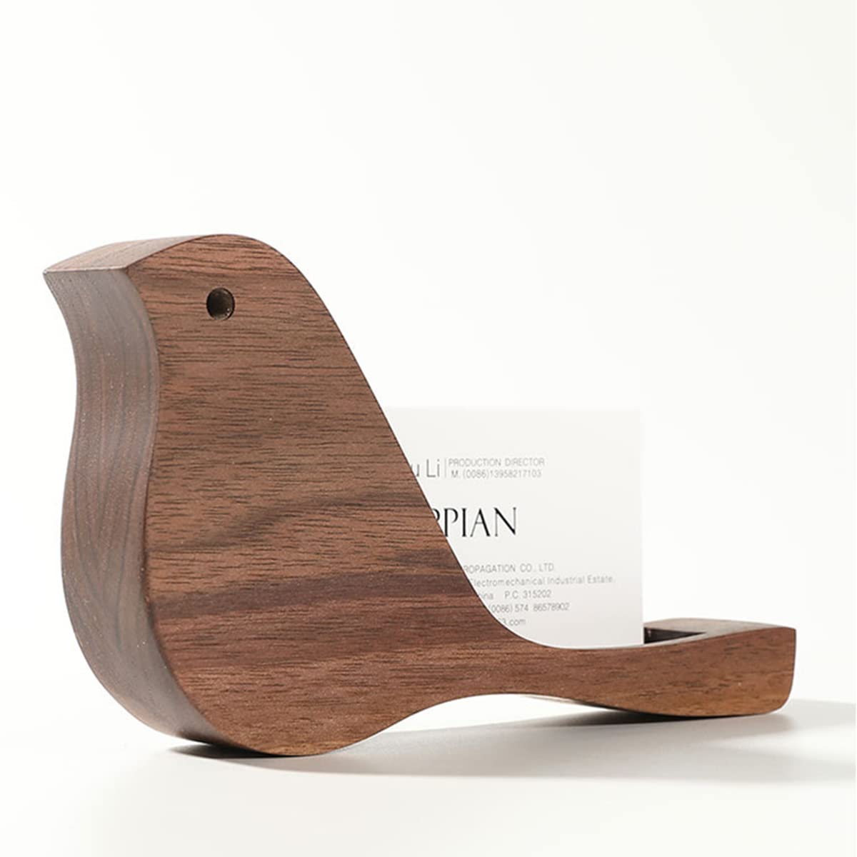 ? ?セット内容：1個セット（ブナの木）　サイズ：約15*9.5*2cm? ?天然素材で精巧に作られています：手作り可愛い北欧スタイル鳥カードボックス、想像力の余地を残す。木の色や縞模様が若干異なりますので、ご了承ください? ?ポストカード、名刺、メモ、写真などを気軽に立てて置ける木製カードスタンド? ?北欧の木製スタイル、シンプルなアート、家の装飾、ビジネスオフィス、創造的な抽象化、家のスタイルを向上させるのに適していますリ。リビングの玄関やビジネスオフィスのデスクに置くだけでおしゃれに。シンプルなデザインなので空間を邪魔することもありません? ?セット内容：1個セット（ブナの木）　サイズ：約15*9.5*2cm? ?天然素材で精巧に作られています：手作り可愛い北欧スタイル鳥カードボックス、想像力の余地を残す。木の色や縞模様が若干異なりますので、ご了承ください? ?ポストカード、名刺、メモ、写真などを気軽に立てて置ける木製カードスタンド? ?北欧の木製スタイル、シンプルなアート、家の装飾、ビジネスオフィス、創造的な抽象化、家のスタイルを向上させるのに適していますリ。リビングの玄関やビジネスオフィスのデスクに置くだけでおしゃれに。シンプルなデザインなので空間を邪魔することもありません