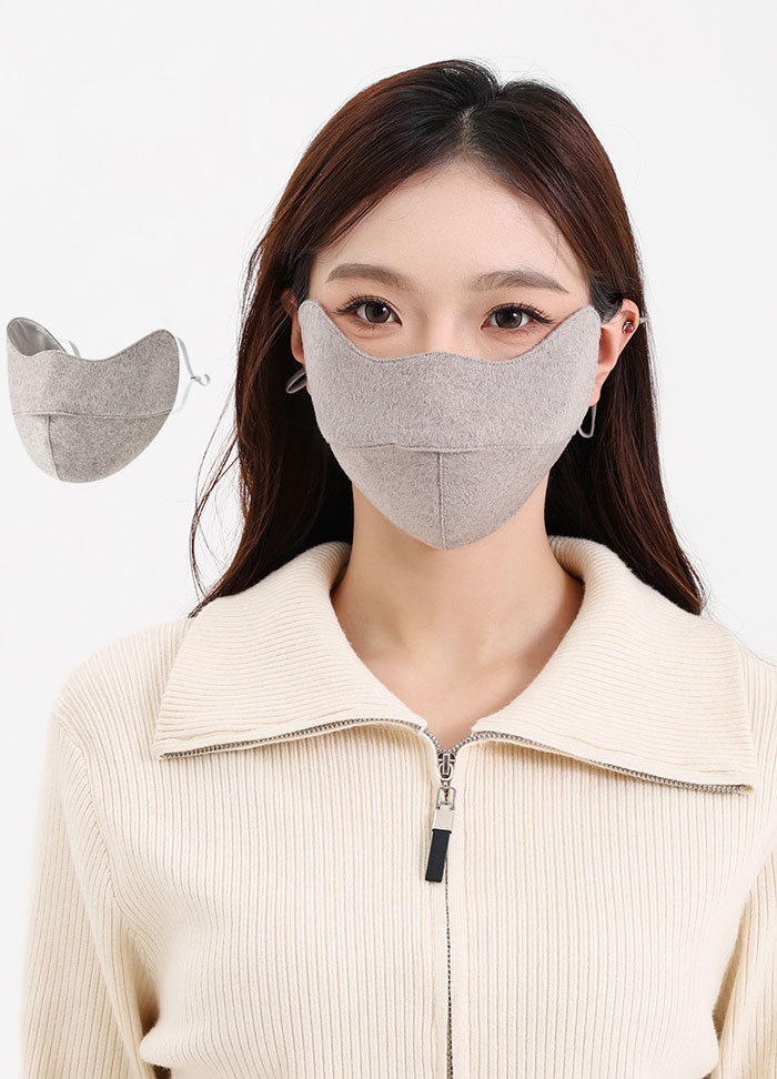 ユニセックスのウールとシルクの混紡素材を使用したこのマスクは、UVカット機能と優れた通気性を備え、就寝時やアウトドアアクティビティに最適です。スタイリッシュなデザインと優れた防風性能は、ご友人やご家族への素敵な贈り物にも最適です。