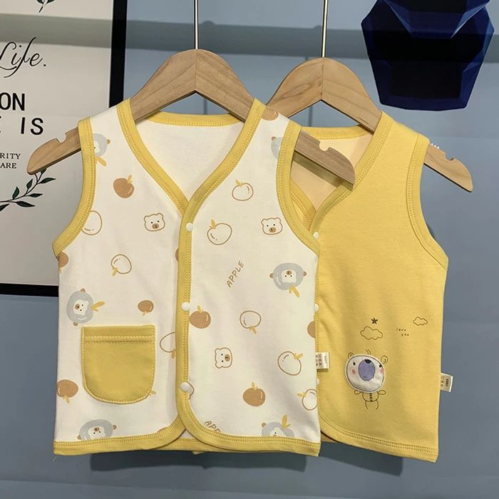 商品詳細 素材 コットン サイズ（cm） 73：バスト56　肩幅21　着丈34　おすすめ身長73 80：バスト58　肩幅22　着丈36　おすすめ身長80 90：バスト60　肩幅23　着丈38　おすすめ身長90 100：バスト62　肩幅24　着丈40　おすすめ身長100 110：バスト64　肩幅25　着丈42　おすすめ身長110 120：バスト68　肩幅26　着丈44　おすすめ身長120 ※サイズは平置き、メジャー採寸を行っております。1-3cmの誤差がある場合があります。予めご了承下さいませ。 伸縮性 あり 生地の厚さ 普通 生産国 中国