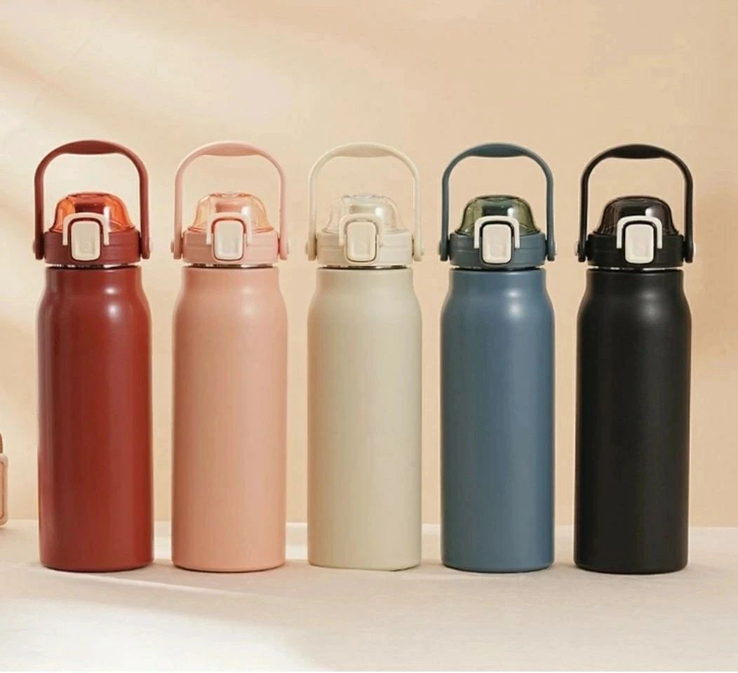 ウォーターボトル 漏れない 大人 携帯用水筒 スポーツ 女の子 大容量 子供 真空断熱 広口設計 保温保冷 ストロー付き 軽量 水筒1.5リットル ワンタッチ開閉 1.3~1.6L水筒 ステンレスボトル キャンプ 魔法瓶 2WAY 男の子 屋外