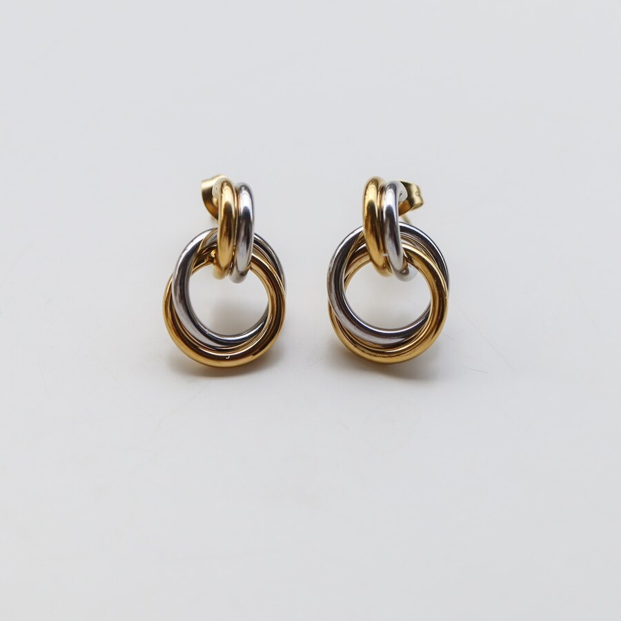 ステンレス ミックス ピアス フープ シルバー ゴールド ニュアンス かわいい 可愛い お洒落 おしゃれ 韓国 カジュアル 金属アレルギー 対応 金アレ 水に強い 変色しにくい 汗に強い 高見え おすすめ 人気 大人 つけっぱなし シンプル プレゼント rinaccessory 春 夏 Tシャツ
