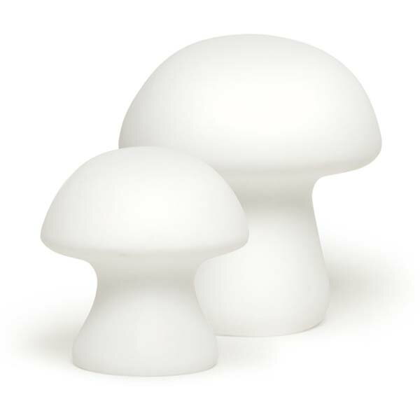 ■カテゴリー ： デコレート イルミネーション ■ブランド ： KIKKERLAND ( キッカーランド ) ■商品名 ： MUSHROOM LIGHT ( マッシュルーム ライト ) ■サイズ ：S / M ■光源 ：LED ■バッテリー ：ボタン電池 (LR44 × 3枚) ■通信販売価格 ： S 2,500円 / M 3,500円 + 税 専用ボックス入り KIKKERLAND 一覧 照明 一覧 アウトドア グッズ 一覧緩やかな曲線が美しいキノコ モチーフ のコードレス ライト KIKKERLAND NY ( キッカーランド ニューヨーク ) のMUSHROOM LAMP ( マッシュルーム ランプ ) セラミック(磁器)によるシンプルな形状で 消灯時も品のあるデコレーション セットで並べたい Sサイズ と Mサイズの 2バリエーション 電球色で温かみのある穏やかな光 ボタン電池 (LR44 × 3枚) で発光、底面のスイッチで ON / OFF 切り替え、 製造の都合上 底面のセラミックにはチップ、欠けが生じる場合がございます事を下さい 室内はもちろん、お庭やアウトドアにも手軽に持ち運び頂けます。