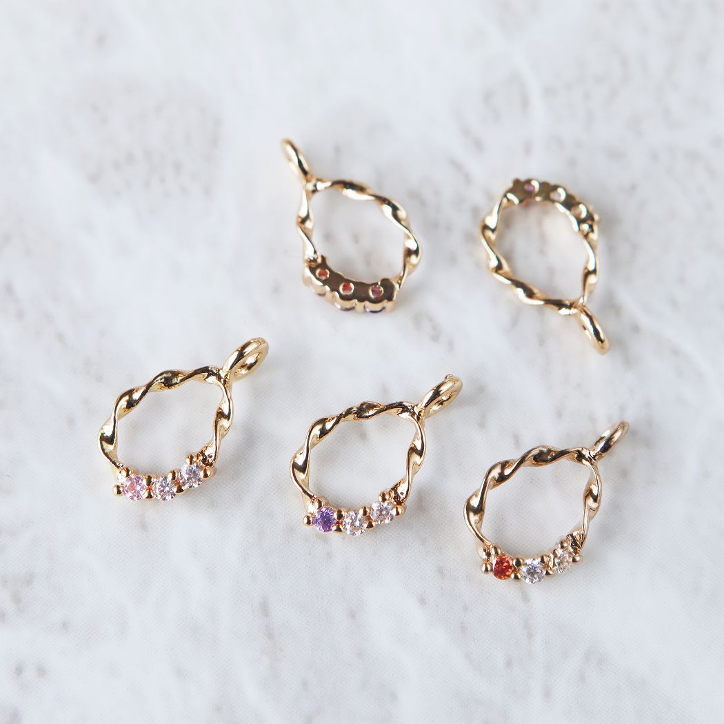 乐天商城 - ストーン付しずくチャーム ミニサイズ ジルコニア ツイスト ねじり フレーム ドロップ カン付き アクセサリーパーツ ハンドメイド 手芸 素材 材料