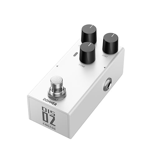 -/02 ディストーション/EC7097・Size:02 ディストーション・パッケージ個数:1・?ヴィンテージ高ゲイン歪み回路強烈で厚みのある歪み効果を提供。特にハードロックやメタルミュージックの演奏に最適で、重厚な音を求めるギタリストにぴったりです。・?耐久性と高品質な外装頑丈で耐久性に優れたアルミ合金製筐体と安定した構造設計を採用。頻繁なステージ演奏でも安定したパフォーマンスを発揮し、長期間の使用にも耐えます。・?高ゲインでも音がクリア高精度な歪み処理により、高ゲインの状態でも各音符のクリアさと層次感を保ち、音色の透明感を失うことなく強力な歪みを実現します。・?自然な歪み移行高品質なアナログ回路により、音色の一貫性を保ちながら自然で滑らかな歪みの移行を実現。演奏のダイナミクスに応じた理想的な音色変化を提供します。・?直感操作と多用途性ライブ演奏やスタジオでの使用にも適し、シンプルなノブ操作で多様な音色に調整可能。多くの音楽スタイルに対応し、創作ニーズに応えます。