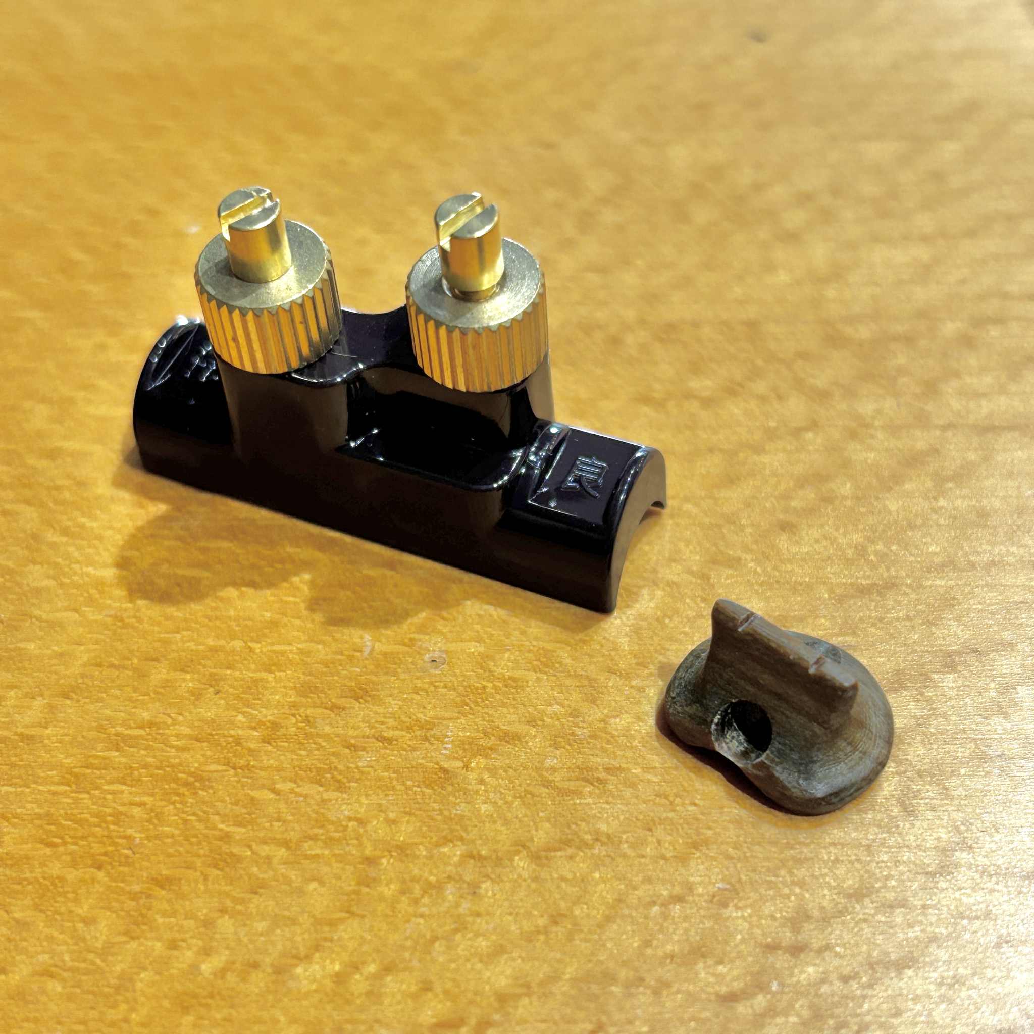 アジャスターと緑檀馬蹄駒のセット