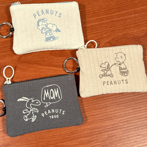 送料無料 ピーナッツ/スヌーピー パスポーチ／キルト刺繍シリーズ SPIK-385-7 /MOM／ブルーグレー カー..