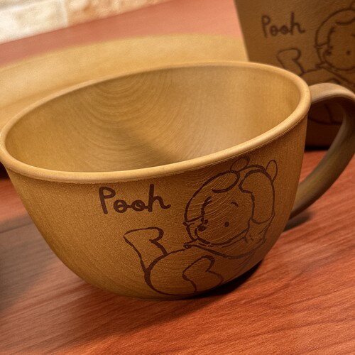 乐天商城 - ディズニー／くまのプーさん カップ スープカップ スープマグ 木目調 樹脂食器 88015 / 寝ころび プーさん