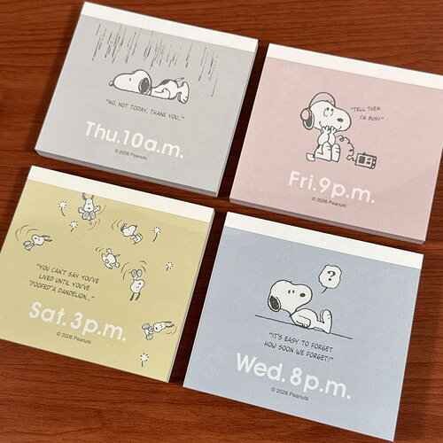 ピーナッツデザインのメモが登場です！ 持ち運びに便利なお手軽サイズ。 ちょっとしたメモや書置き、伝言などに役立ちます。 用紙は4柄25枚ずつの100枚綴り。 グレー:SPIK-580/4994209378106 ピンク:SPIK-581/4994209378113 イエロー:SPIK-582/4994209378120 ブルー:SPIK-583/4994209378137 メーカー：マリモクラフト 素材：紙 サイズ：約H98×W100×D8mm ※お使いのモニターの設定などの環境状況により、実際の商品と色味が異なる場合がございます。 ※画像はイメージです。実際の商品とは多少異なる場合がございます。 ※諸般の事情につき、予告なくデザインや仕様が変更になる場合があります。