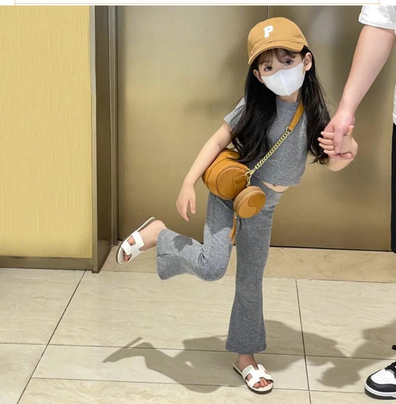 【韓国子供服】ガーリーフリルセットアップ｜女の子 トップス＆パンツ 2点セット 春 夏 キッズ セットアップ 女の子 半袖 上下セット リブパンツ フレアパンツ おしゃれ 子供服 夏 シンプル カジュアル 100cm 110cm 120cm 130cm ショート丈トップス　へそ出し