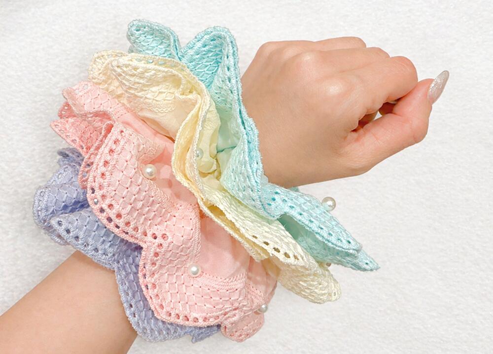 Rakuten - シュシュ パール付き レース 花型 ヘアゴム 韓国風 大きめ ボリューム フリル かわいい 上品 髪飾り レディース キッズ 親子コーデ 春 夏 ヘアアクセサリー　シュシュ / ヘアゴム / パール / レース / 花 / フリル / 韓国 / 可愛い / 大人 / キッズ / 親子 / ヘアアクセ