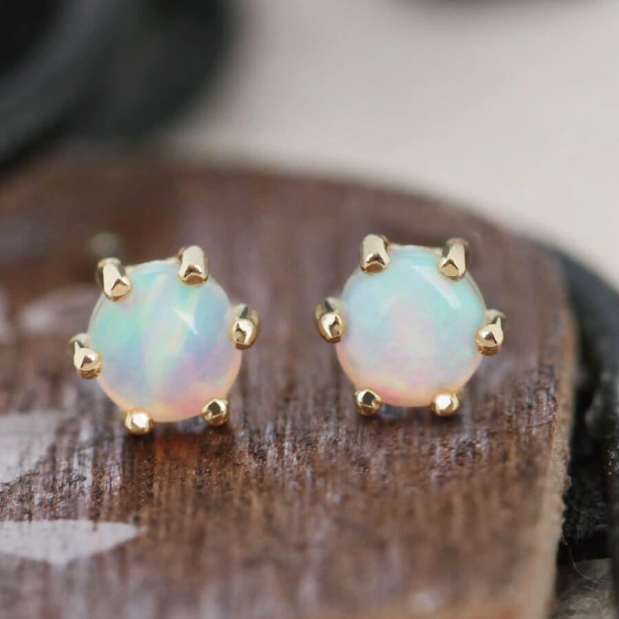 オパール ピアス K10 ゴールド 3mm 6本爪 10金 アレルギー対応