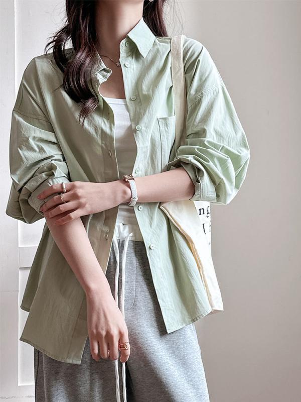 レディース カーディガン 韓国 高級感 綿100% ゆったり リラックス スタイル UVカット 日焼け防止 ファッション トップス フィット 軽量 通勤 普段使い ブラック ピンク アイボリー・カテゴリ: シャツ・スタイル: カジュアル・主な素材: 綿95%以上・柄: 無地・袖丈: 長袖・版型: ゆったり・着丈: 中長 (65-80cm)・ネックライン: シャツカラー・袖型: 普通袖・フロント: シングル多ボタン・カラー展開: 白.ピンク.豆緑.ヘイズブルー.ライトブルー.黒.樹莓粉.香芋紫・サイズ展開: 小版 (体重35-55kg).大版 (体重110-160kg)・加工: 砂洗