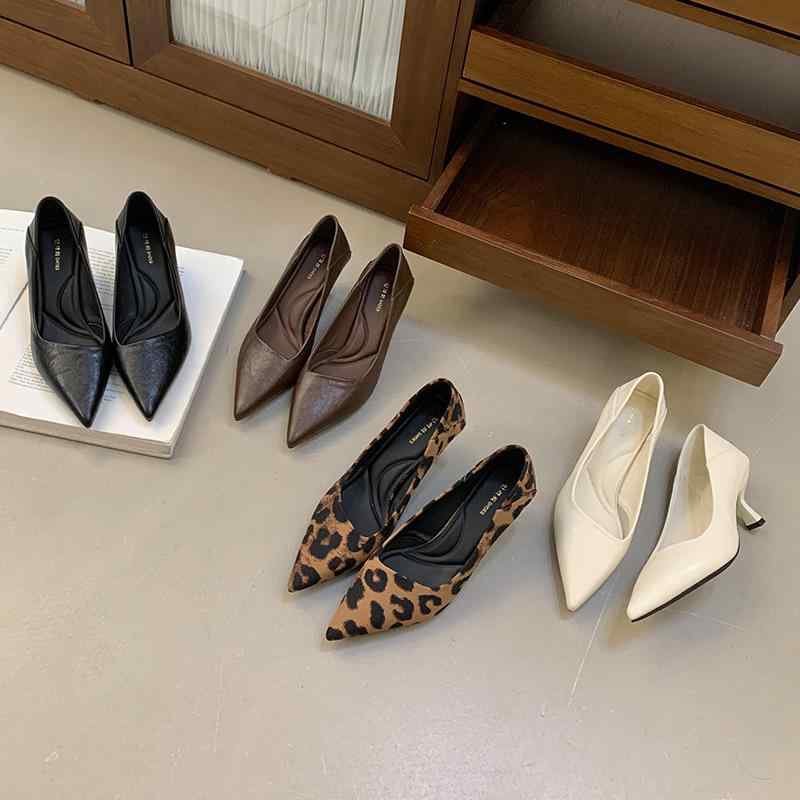 パンプス レディース 婦人靴 ヒョウ柄 スエード調 チャンキーヒール 9センチヒール 安定感 歩きやすい 痛くない 疲れにくい 脱げにくい 普段使い 通勤用 オフィス カジュアル きれいめ 上品 エレガント フェミニン 大人かわいい 春夏用 2025年製
