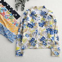 OCEAN＆GROUND オーシャンアンドグラウンドGIRL'Sラッシュガード FLOWER＆DOT 関連商品 ベビーBOY'Sグレコ水着 ベビー水着 コバナガラフリルワンピース ベビー水着 フラワーセットアップ BOY'S水着 アロアロハ BOY'S水着 サーフトランクス クレイジー GIRL'S水着 ハナガラフリルワンピース GIRL'S水着 オフショルダーセットアップ スイムキャップ アロアロハ GIRL'Sスイムキャップ FLOWER＆DOT プールバッグ WATER DAY[材質]ポリエステル85％、ポリウレタン15％[カラー]ブラウン、ドット柄、ネイビーブルー、マルチカラー、イエロー[商品サイズ]・80サイズ：着丈30cm、バスト47cm、袖丈30.2cm ・90サイズ：着丈39cm、バスト59cm、袖丈41cm ・100サイズ：着丈43cm、バスト63cm、袖丈44.6cm ・110サイズ：着丈33cm、バスト51cm、袖丈33.8cm ・120サイズ：着丈36cm、バスト55cm、袖丈37.4cm ・130サイズ：着丈47cm、バスト67cm、袖丈48.2cm[生産国]中国[特徴]■仕様 ・水遊びに大活躍のGIRL'Sラッシュガード。日焼けだけでなく、体の冷えやケガを防ぐ効果もある便利アイテムです。 ・パーカー、紐がついておらず、ファスナー部分は顔に当たらないようにカバーがついています。安心して遊べます。 ・手首まであり腕が隠れる長袖タイプ。日焼けをしっかり防いでくれます。 ・肩や背中などの日焼けしやすい部分をしっかりとカバーできます。 ・通気性が良い素材で水から出た後も着たまま快適に過ごせます。 ■OCEAN＆GROUND（オーシャンアンドグラウンド） 文字よりも古いコミュニケーションツールとして、生活になくてはならないものだったとされる“地図（OCEAN＆GROUND）”。子どもの生活において、なくてはならない存在になることを願い、誕生したブランドです。デイリー、ファンクション、ファッションのバランスにこだわり、シンプルで大人目線な新しい“CHILDREN BASIC”を追求しています。洋服から小物雑貨まで幅広い構成で、子どもの成長に応じて、親子で楽しんでいただけるブランドです。ラッシュガード キッズ 子供 子ども 長袖 女の子 かわいい おしゃれ フードなし 日焼け防止 小学生 海水浴