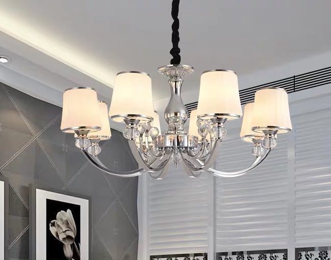 【商品仕様】■E14白熱球、電球型蛍光灯、LED電球使用可能■使用電球：8個（※電球は付属しておりません）■商品外寸：幅約76 x 高さ85（cm)※サイズの誤差は多少発生します。ご了承下さい。☆☆★★★★★★★★★★★★★☆☆◆取付工事は電気工事士にご相談してください。◆お客様のご覧になっているモニター等により多少色が異なる場合がございます。あらかじめご了承ください。◆複数ご注文の場合やお急ぎの場合は必ず事前に納期のお質問をお願いいたします。◆サイズの誤差は多少発生します。ご了承下さい。☆☆★★★★★★★★★★★★★☆☆■商品の返品についてお届け致しました商品に相違がありました際は商品到着より5日以内に御連絡下さい。良品との交換をさせて頂きます。在庫のご用意がその時点で無い場合は返金処理させて頂きます。交換品が無い場合に限り返金対応させて頂きます。交換品を承諾頂けない場合お客様都合による返品となりますので宜しくお願い致します。期間内に御連絡無き場合は対処致しかねますので、宜しくお願い致します。■欠品について基本的に在庫品を取り扱っておりますが、商品の破損、欠品又は同タイミングでの販売がかかってしまう等の理由で、欠品になる場合がございます。注意事項1、こちらの商品は海外製の新品です。撮影時の照明やPC環境によって実際の商品と色が違う場合があります。2、輸入品で日本語の説明がない場合があり、サポートもございませんので商品知識のある方のみ御注文下さい。3、ご注文について 領収書発行、代引き引き換え、局留めは受け付けておりません。4、取り扱っている商品は、海外・アジア製品になります。きちんと全ての商品の検品をしておりますが、日本製に比べると作りが甘い場合があります。完璧を求められる方は御注文をお控えください。5、初期不良、輸送中の破損等は返金対応させて頂きます。その際はご到着から2日以内にご連絡をお願い致し6、新品未使用品ですが、外箱に初期からのスレ、剥げ歪みなどあります7、この商品は、購入後発送まで7日程度を要しますので、ご理解の上ご購入頂きますようお願い致します上記理由の返品交換は承ることが出来ませんので予めご了承くださいませ。
