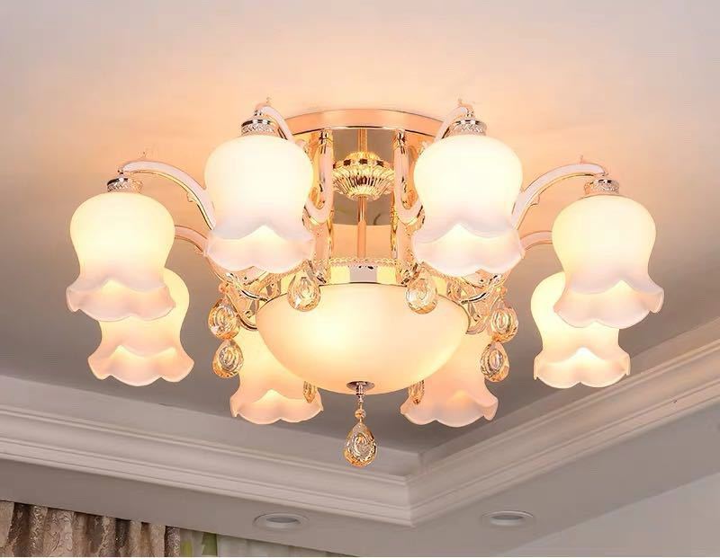 【商品仕様】■E26白熱球、電球型蛍光灯、LED電球使用可（※電球は付属しておりません）■商品外寸：幅86 x 高さ45（cm)※サイズの誤差は多少発生します。ご了承下さい。☆☆★★★★★★★★★★★★★☆☆◆取付工事は電気工事士にご相談してください。◆お客様のご覧になっているモニター等により多少色が異なる場合がございます。あらかじめご了承ください。◆複数ご注文の場合やお急ぎの場合は必ず事前に納期のお質問をお願いいたします。◆サイズの誤差は多少発生します。ご了承下さい。☆☆★★★★★★★★★★★★★☆☆■商品の返品についてお届け致しました商品に相違がありました際は商品到着より5日以内に御連絡下さい。良品との交換をさせて頂きます。在庫のご用意がその時点で無い場合は返金処理させて頂きます。交換品が無い場合に限り返金対応させて頂きます。交換品を承諾頂けない場合お客様都合による返品となりますので宜しくお願い致します。期間内に御連絡無き場合は対処致しかねますので、宜しくお願い致します。■欠品について基本的に在庫品を取り扱っておりますが、商品の破損、欠品又は同タイミングでの販売がかかってしまう等の理由で、欠品になる場合がございます。注意事項1、こちらの商品は海外製の新品です。撮影時の照明やPC環境によって実際の商品と色が違う場合があります。2、輸入品で日本語の説明がない場合があり、サポートもございませんので商品知識のある方のみ御注文下さい。3、ご注文について 領収書発行、代引き引き換え、局留めは受け付けておりません。4、取り扱っている商品は、海外・アジア製品になります。きちんと全ての商品の検品をしておりますが、日本製に比べると作りが甘い場合があります。完璧を求められる方は御注文をお控えください。5、初期不良、輸送中の破損等は返金対応させて頂きます。その際はご到着から2日以内にご連絡をお願い致し6、新品未使用品ですが、外箱に初期からのスレ、剥げ歪みなどあります7、この商品は、購入後発送まで7日程度を要しますので、ご理解の上ご購入頂きますようお願い致します上記理由の返品交換は承ることが出来ませんので予めご了承くださいませ。