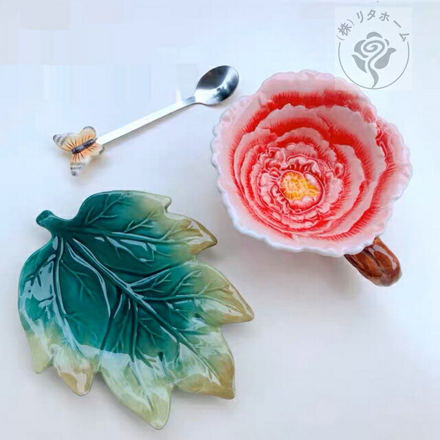 商品説明 素材・材質:陶器セット内容:カップ＆ソーサー2客スプーンx&nbsp;2点☆☆★★★★★★★★★★★★★☆☆&nbsp;◆お客様のご覧になっているモニター等により多少色が異なる場合がございます。あらかじめご了承ください。&nbsp;◆複数ご注文の場合やお急ぎの場合は必ず事前に納期のお質問をお願いいたします。&nbsp;◆サイズの誤差は多少発生します。ご了承下さい。&nbsp;◆当店は販売のみとなっておりますので、商品の使用方法等についてのお問い合わせにはお答え出来ません。&nbsp;☆☆★★★★★★★★★★★★★☆☆&nbsp;注意事項1丶ご利用のPC環境により、実際の商品と色が異なる場合がございます。予めご了承ください。2丶新品未使用品ですが、外箱に初期からのスレ、剥げ歪みなどあります。3、海外品ですので、気にされる方はご遠慮下さい。4丶ご注文完了後、お客様都合による交換キャンセル及び不良品以外のご返品ご交換はお受け致しておりません。5丶梱包材のみの損傷や、お客様のイメージ違いによる性能、色、形、サイズの違い、ご注文間違い等による返品もお受けできません。配送なので軽微な傷などがつく場合がありますので、&nbsp;神経質な方のご購入はご遠慮ください。7丶品質に極端なこだわりをお持ちの方、極端に神経質な方はご購入ご遠慮ください，返品は対応していません8丶あくまで画像はイメージですので、商品改良の為パッケージや一部仕様が少し変更になる場合もございます。上記理由の返品交換は承ることが出来ませんので予めご了承くださいませ。&nbsp;