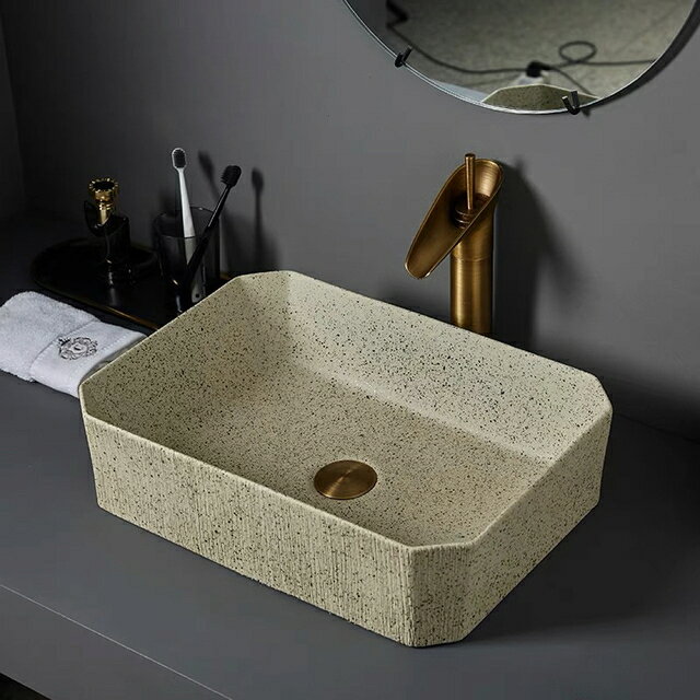 商品説明 蛇口&nbsp;排水金具付き状態&nbsp;：新品未使用&nbsp;サイズ（cm）：幅：46奥行き：35高さ：13素材：陶磁器取付について：取付工事はお近くの工務店様にご相談してください＜&nbsp;重量物なので同梱はできません&nbsp;＞☆☆★★★★★★★★★★★★★☆☆&nbsp;◆お客様のご覧になっているモニター等により多少色が異なる場合がございます。あらかじめご了承ください。&nbsp;◆複数ご注文の場合やお急ぎの場合は必ず事前に納期のお質問をお願いいたします。&nbsp;◆サイズの誤差は多少発生します。ご了承下さい。&nbsp;◆当店は販売のみとなっておりますので、商品の使用方法等についてのお問い合わせにはお答え出来ません。&nbsp;☆☆★★★★★★★★★★★★★☆☆&nbsp;注意事項1丶ご利用のPC環境により、実際の商品と色が異なる場合がございます。予めご了承ください。2丶新品未使用品ですが、外箱に初期からのスレ、剥げ歪みなどあります。3、海外品ですので、気にされる方はご遠慮下さい。4丶ご注文完了後、お客様都合による交換キャンセル及び不良品以外のご返品ご交換はお受け致しておりません。5丶梱包材のみの損傷や、お客様のイメージ違いによる性能、色、形、サイズの違い、ご注文間違い等による返品もお受けできません。配送なので軽微な傷などがつく場合がありますので、&nbsp;神経質な方のご購入はご遠慮ください。7丶品質に極端なこだわりをお持ちの方、極端に神経質な方はご購入ご遠慮ください，返品は対応していません8丶あくまで画像はイメージですので、商品改良の為パッケージや一部仕様が少し変更になる場合もございます。上記理由の返品交換は承ることが出来ませんので予めご了承くださいませ。&nbsp;