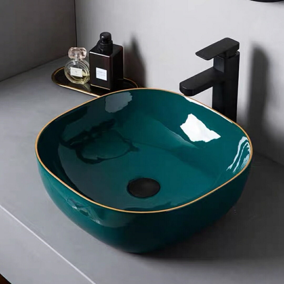 商品説明 状態：新品サイズ（cm）：幅：41奥行き：41高さ：14素材：陶器「洗面ボウルセット」洗面ボウルと混合水栓と排水金具この3つの商品を含めた洗面ボウルセットです。取付について：取付工事はお近くの工務店様にご相談してください＜&nbsp;重量物なので同梱はできません&nbsp;＞☆☆★★★★★★★★★★★★★☆☆◆お客様のご覧になっているモニター等により多少色が異なる場合がございます。あらかじめご了承ください。◆複数ご注文の場合やお急ぎの場合は必ず事前に納期のお質問をお願いいたします。◆サイズの誤差は多少発生します。ご了承下さい。☆☆★★★★★★★★★★★★★☆☆注意事項1丶ご利用のPC環境により、実際の商品と色が異なる場合がございます。予めご了承ください。2丶新品未使用品ですが、外箱に初期からのスレ、剥げ歪みなどあります。3、海外品ですので、気にされる方はご遠慮下さい。4丶ご注文完了後、お客様都合による交換キャンセル及び不良品以外のご返品ご交換はお受け致しておりません。5丶梱包材のみの損傷や、お客様のイメージ違いによる性能、色、形、サイズの違い、ご注文間違い等による返品もお受けできません。配送なので軽微な傷などがつく場合がありますので、&nbsp;神経質な方のご購入はご遠慮ください。7丶品質に極端なこだわりをお持ちの方、極端に神経質な方はご購入ご遠慮ください，返品は対応していません8丶あくまで画像はイメージですので、商品改良の為パッケージや一部仕様が少し変更になる場合もございます。上記理由の返品交換は承ることが出来ませんので予めご了承くださいませ。&nbsp;&nbsp;