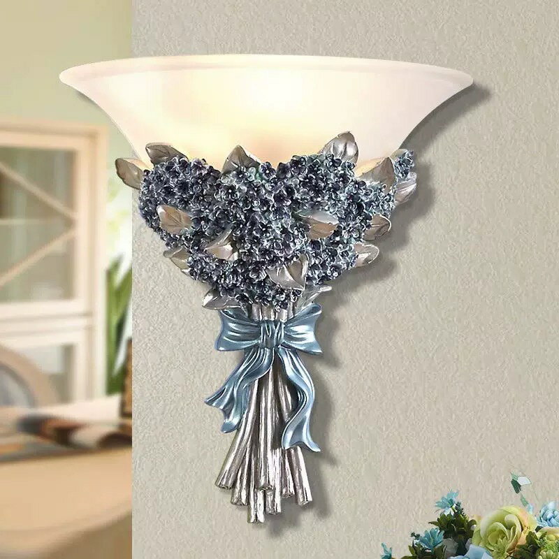 ・口金：E26・使用電球：40Wまで・サイズ：(約）奥行き31×高さ33 (cm ）※電球は付属しておりません。☆☆★★★★★★★★★★★★★☆☆◆取付工事は電気工事士にご相談してください。◆お客様のご覧になっているモニター等により多少色が異なる場合がございます。あらかじめご了承ください。◆複数ご注文の場合やお急ぎの場合は必ず事前に納期のお質問をお願いいたします。◆サイズの誤差は多少発生します。ご了承下さい。☆☆★★★★★★★★★★★★★☆☆注意事項1、こちらの商品は海外製の新品です。撮影時の照明やPC環境によって実際の商品と色が違う場合があります。2、輸入品で日本語の説明がない場合があり、サポートもございませんので商品知識のある方のみ御注文下さい。4、ご注文について 代引き引き換え、局留めは受け付けておりません。5、取り扱っている商品は、海外・アジア製品になります。きちんと全ての商品の検品をしておりますが、日本製に比べると作りが甘い場合があります。完璧を求められる方は御注文をお控えください。6、初期不良、輸送中の破損等は返金対応させて頂きます。その際はご到着から2日以内にご連絡をお願い致し7、新品未使用品ですが、外箱に初期からのスレ、剥げ歪みなどあります8、この商品は、購入後発送まで9日程度を要しますので、ご理解の上ご購入頂きますようお願い致します上記理由の返品交換は承ることが出来ませんので予めご了承くださいませ。