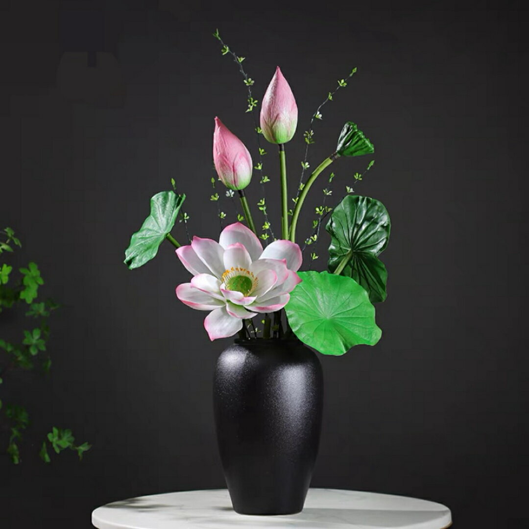 商品説明 品名：飾り用造花セット本体のサイズ：幅約25&nbsp;x高さ約76（cm）内容：造花、フラワーポット素材：ポリエステル、PU☆☆★★★★★★★★★★★★★☆☆&nbsp;◆お客様のご覧になっているモニター等により多少色が異なる場...