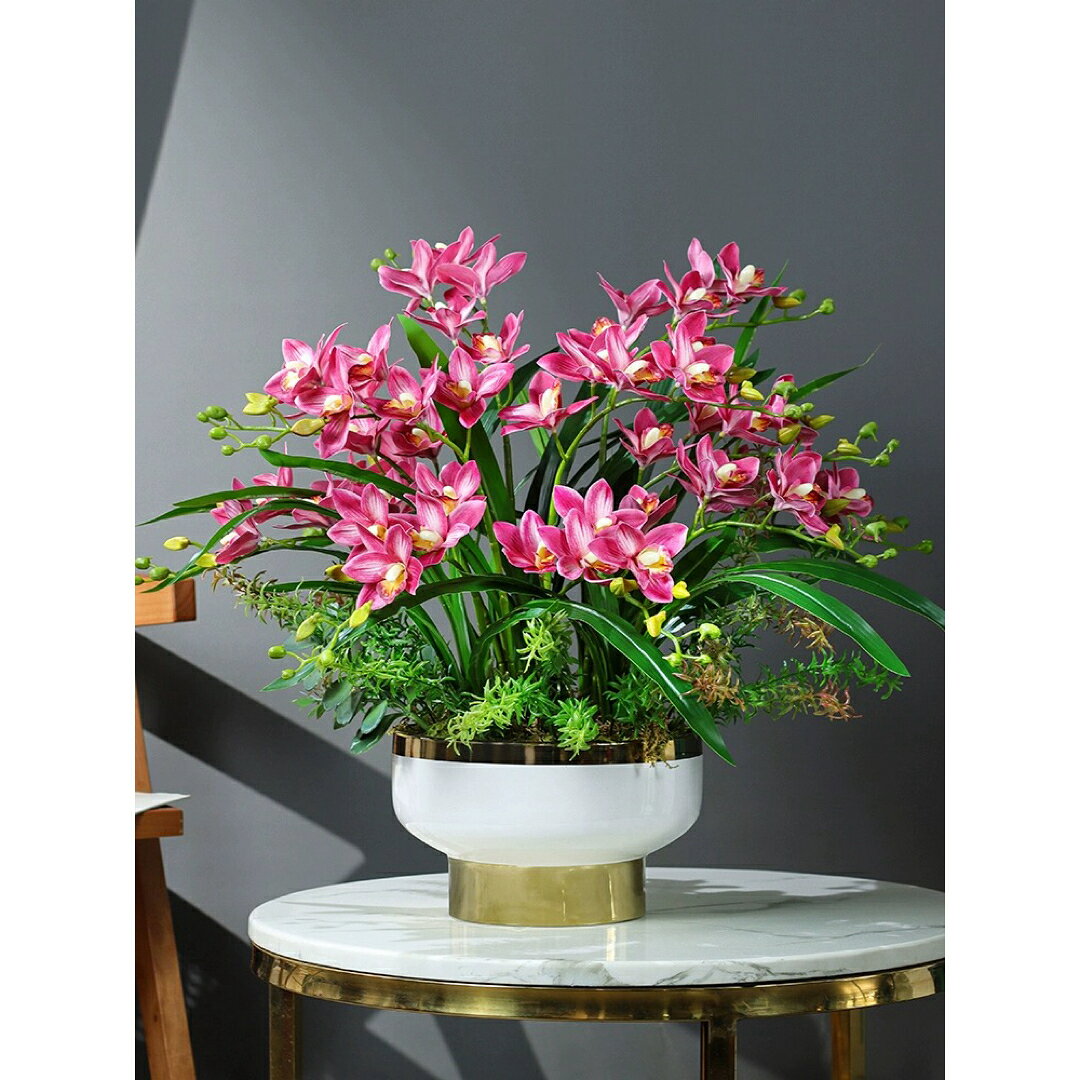 商品説明 品名：飾り用造花セット本体のサイズ：幅約40&nbsp;x高さ約60（cm）内容：造花、フラワーポット素材：ポリエステル製☆☆★★★★★★★★★★★★★☆☆&nbsp;◆お客様のご覧になっているモニター等により多少色が異なる場合がございます。あらかじめご了承ください。&nbsp;◆複数ご注文の場合やお急ぎの場合は必ず事前に納期のお質問をお願いいたします。&nbsp;◆サイズの誤差は多少発生します。ご了承下さい。&nbsp;◆当店は販売のみとなっておりますので、商品の使用方法等についてのお問い合わせにはお答え出来ません。&nbsp;☆☆★★★★★★★★★★★★★☆☆&nbsp;注意事項1丶ご利用のPC環境により、実際の商品と色が異なる場合がございます。予めご了承ください。2丶新品未使用品ですが、外箱に初期からのスレ、剥げ歪みなどあります。3、海外品ですので、気にされる方はご遠慮下さい。4丶ご注文完了後、お客様都合による交換キャンセル及び不良品以外のご返品ご交換はお受け致しておりません。5丶梱包材のみの損傷や、お客様のイメージ違いによる性能、色、形、サイズの違い、ご注文間違い等による返品もお受けできません。配送なので軽微な傷などがつく場合がありますので、&nbsp;神経質な方のご購入はご遠慮ください。7丶品質に極端なこだわりをお持ちの方、極端に神経質な方はご購入ご遠慮ください，返品は対応していません8丶あくまで画像はイメージですので、商品改良の為パッケージや一部仕様が少し変更になる場合もございます。上記理由の返品交換は承ることが出来ませんので予めご了承くださいませ。&nbsp; 約