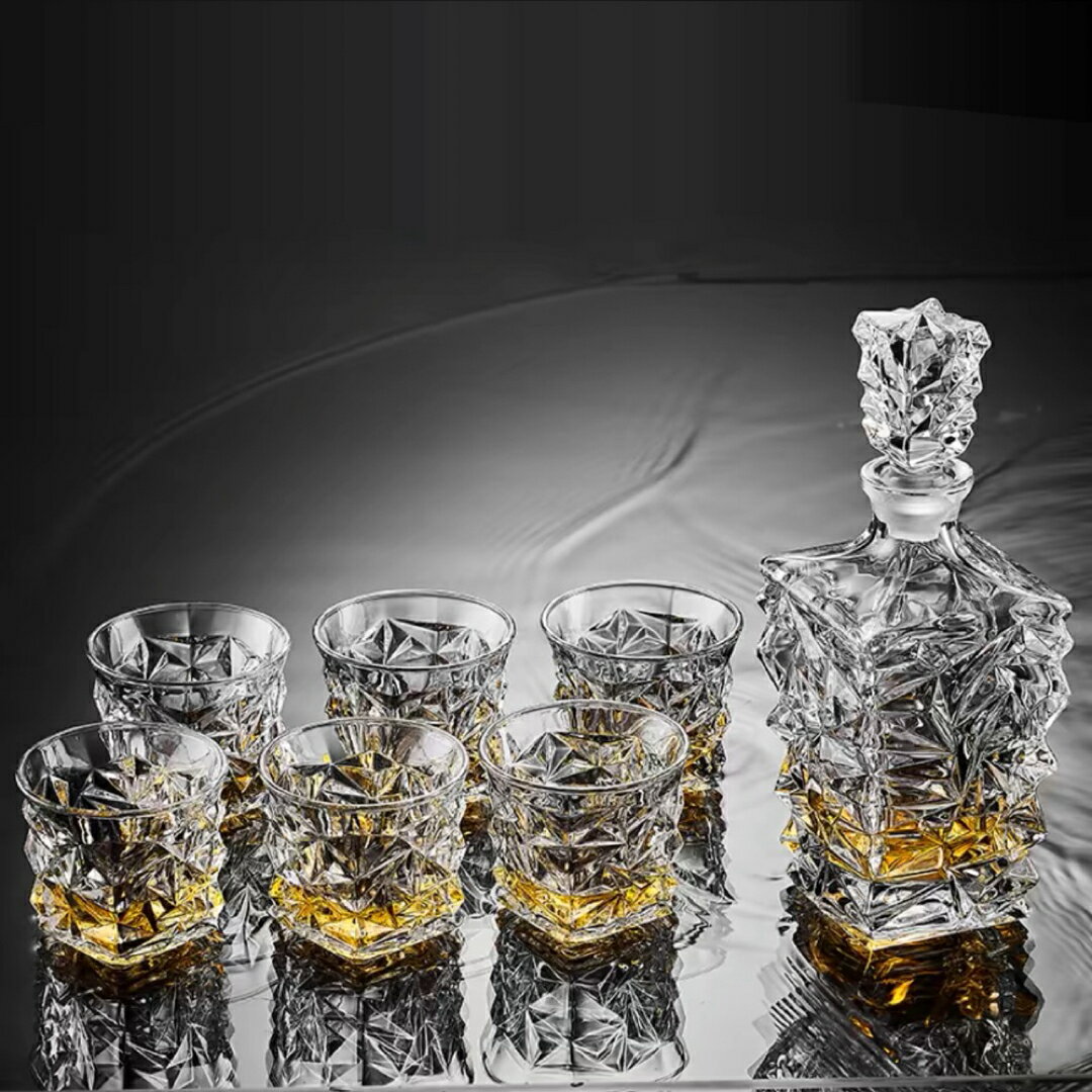 商品説明 【商品仕様】■個口数：デカンタ一つとグラス六個■容量デカンタ:(900ml&nbsp;)グラス:(280ml)☆☆★★★★★★★★★★★★★☆☆◆お客様のご覧になっているモニター等により多少色が異なる場合がございます。あらかじめご...