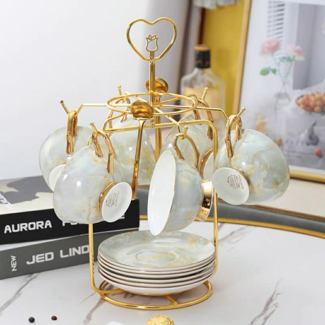 商品説明 材質:陶器セット内容:カップ＆ソーサー6客（200ml)スプーン6点カップランクx&nbsp;1点☆☆★★★★★★★★★★★★★☆☆&nbsp;◆お客様のご覧になっているモニター等により多少色が異なる場合がございます。あらかじめご...