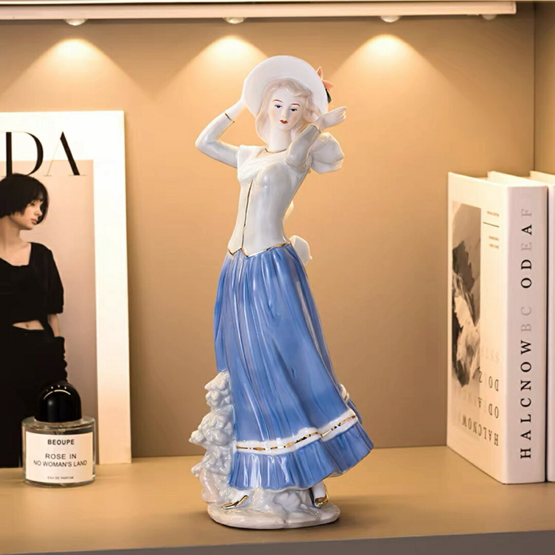 A033658陶器 置物 西洋調陶器 北欧風磁器 陶器製人形 磁器製品 ．手作り．部屋飾り