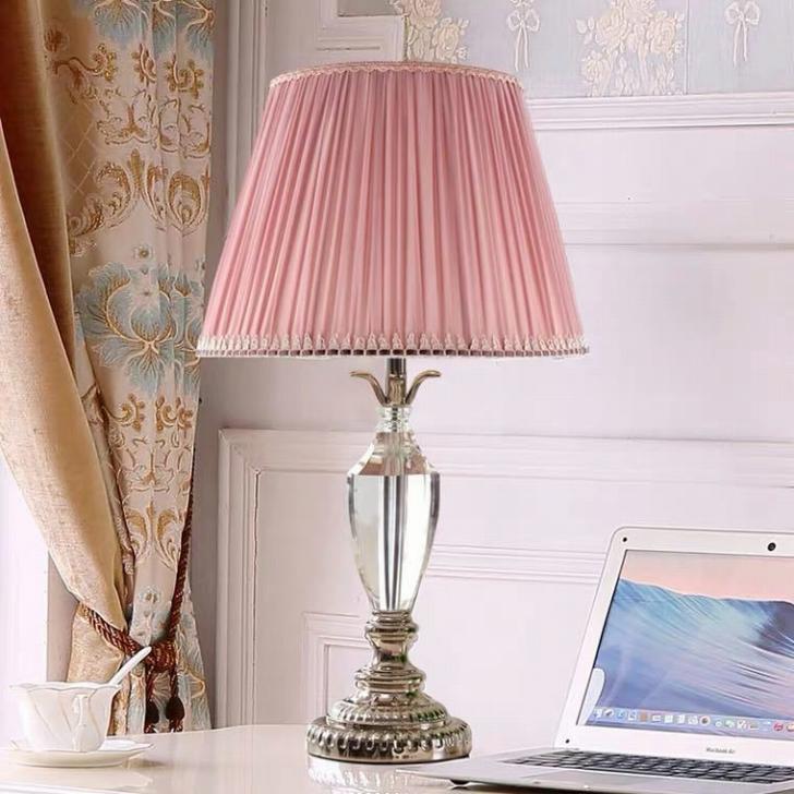 【商品仕様】■個口数：1 （〜40Wまで対応）■E26白熱球、電球型蛍光灯、LED電球使用可能■使用電球：1個（※電球は付属しておりません）■商品外寸：幅約34 x 高さ約61 (cm)※サイズの誤差は多少発生します。ご了承下さい。★購入後のキャンセルは、ご遠慮ください。★検品のため開封してある場合があります。★複数ご注文の場合やお急ぎの場合は必ず事前に納期のお質問をお願いいたします。注意事項1、ランプがつくかどうかの確認をしてから出荷しますので、多少緩衝材がいたんだりします。ご了承ください。2、表記と多少の差異が生じることもござ います。予めご了承の上、お買い求めくださいませ3、ご利用のPC環境により、実際の商品と色が異なる場合がございます。予めご了承ください。4、新品未使用品ですが、外箱に初期からのスレ、剥げ歪みなどあります。5、海外品ですので、気にされる方はご遠慮下さい。6、この商品は、全て手作り手描きの製品のため、商品により重量・形状の歪み・個体差、釉薬の掠れ、 針穴のような凹み、滲み、色とび、黒点、多少の傷・欠け、突起、ざらつき、濃淡差、色ムラなどがある 場合がございますが不良商品ではございません。7、素材の色・風合いなど、ディスプレーにより、一部写真と実物が異なる場合がございますので、あらか じめご了承ください。8、この商品は、購入後発送まで8日程度を要しますので、ご理解の上ご購入頂きますようお願い致します，お急ぎの方はご注文をご遠慮ください上記理由の返品交換は承ることが出来ませんので予めご了承くださいませ。