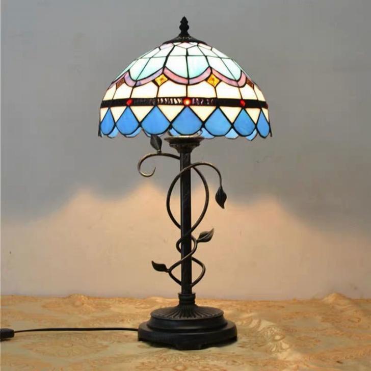A018040ステンドグラスランプ 卓上スタンド 豪華テーブルランプ 卓上照明 ガラス工芸スタンド．