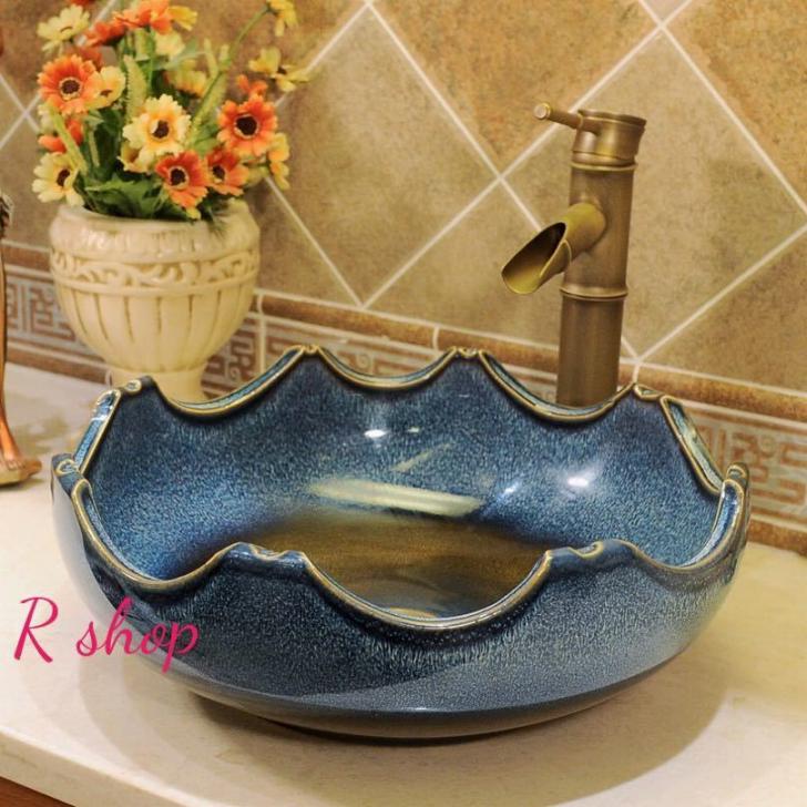 状態新品未使用サイズ（cm）：幅：40奥行き：40高さ：15素材：陶磁器取付について：取付工事はお近くの工務店様にご相談してください＜ 重量物なので同梱はできません ＞☆☆★★★★★★★★★★★★★☆☆◆お客様のご覧になっているモニター等により多少色が異なる場合がございます。あらかじめご了承ください。◆複数ご注文の場合やお急ぎの場合は必ず事前に納期のお質問をお願いいたします。◆サイズの誤差は多少発生します。ご了承下さい。☆☆★★★★★★★★★★★★★☆☆注意事項1、こちらの商品は海外製の新品です。撮影時の照明やPC環境によって実際の商品と色が違う場合があります。2、輸入品で日本語の説明がない場合があり、サポートもございませんので商品知識のある方のみ御注文下さい。4、ご注文について 代引き引き換え、局留めは受け付けておりません。5、取り扱っている商品は、海外・アジア製品になります。きちんと全ての商品の検品をしておりますが、日本製に比べると作りが甘い場合があります。完璧を求められる方は御注文をお控えください。6、初期不良、輸送中の破損等は返金対応させて頂きます。その際はご到着から2日以内にご連絡をお願い致し7、新品未使用品ですが、外箱に初期からのスレ、剥げ歪みなどあります8、この商品は、購入後発送まで8日程度を要しますので、ご理解の上ご購入頂きますようお願い致します上記理由の返品交換は承ることが出来ませんので予めご了承くださいませ。