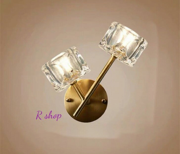 ・口金：E14・使用電球：60Wまで・サイズ：(約）奥行き16 ×高さ24 (cm ）※電球は付属しておりません。☆☆★★★★★★★★★★★★★☆☆◆取付工事は電気工事士にご相談してください。◆お客様のご覧になっているモニター等により多少色が異なる場合がございます。あらかじめご了承ください。◆複数ご注文の場合やお急ぎの場合は必ず事前に納期のお質問をお願いいたします。◆サイズの誤差は多少発生します。ご了承下さい。☆☆★★★★★★★★★★★★★☆☆注意事項1、こちらの商品は海外製の新品です。撮影時の照明やPC環境によって実際の商品と色が違う場合があります。2、輸入品で日本語の説明がない場合があり、サポートもございませんので商品知識のある方のみ御注文下さい。4、ご注文について 領収書発行、代引き引き換え、局留めは受け付けておりません。5、取り扱っている商品は、海外・アジア製品になります。きちんと全ての商品の検品をしておりますが、日本製に比べると作りが甘い場合があります。完璧を求められる方は御注文をお控えください。6、初期不良、輸送中の破損等は返金対応させて頂きます。その際はご到着から2日以内にご連絡をお願い致し7、新品未使用品ですが、外箱に初期からのスレ、剥げ歪みなどあります8、この商品は、購入後発送まで8日程度を要しますので、ご理解の上ご購入頂きますようお願い致します上記理由の返品交換は承ることが出来ませんので予めご了承くださいませ。