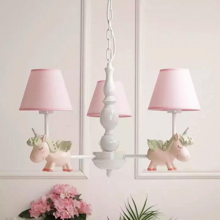 0720ペンダントライト．洋風照明　シャンデリア　北欧デザイン シーリングライト不可 天井照明 ユニコーン 3灯ピンク 電源直結タイプ