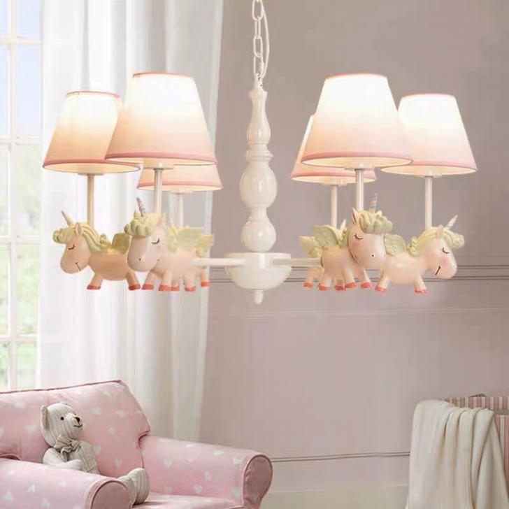 A0616860720ペンダントライト．洋風照明 シャンデリア 北欧デザイン 天井照明 ユニコーン 6灯ピンク 電源直結タイプ